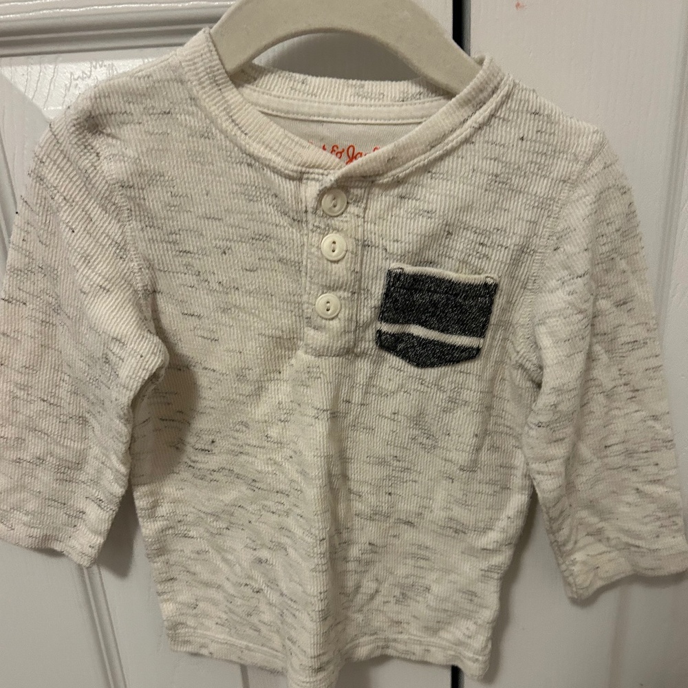 Cat & Jack baby boys  button thermal with front pocket size 18 months